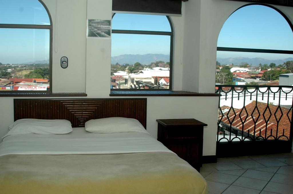 Alajuela Backpackers Airport Hostel Экстерьер фото