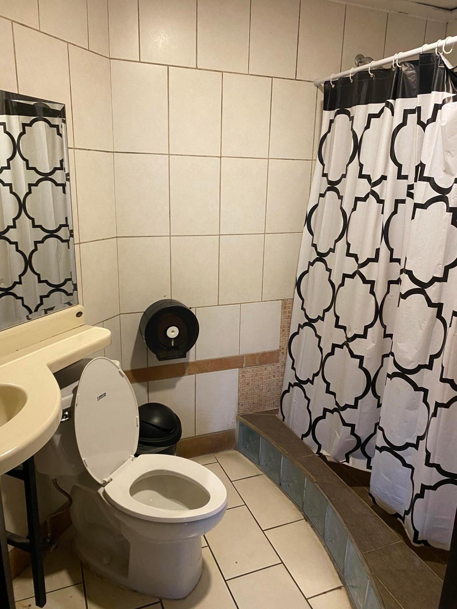 Alajuela Backpackers Airport Hostel Экстерьер фото