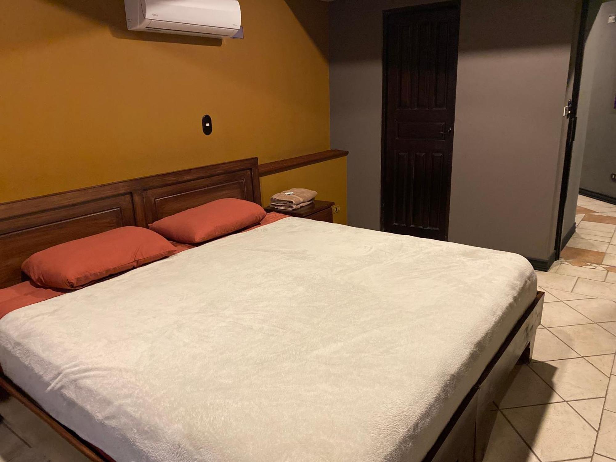 Alajuela Backpackers Airport Hostel Экстерьер фото