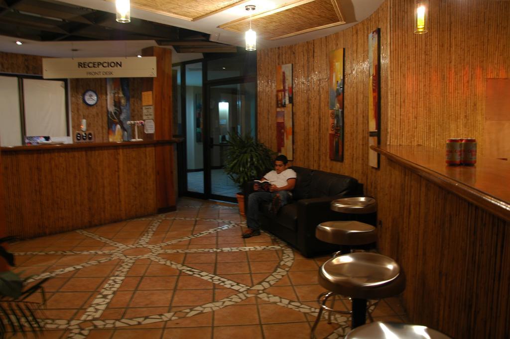 Alajuela Backpackers Airport Hostel Номер фото
