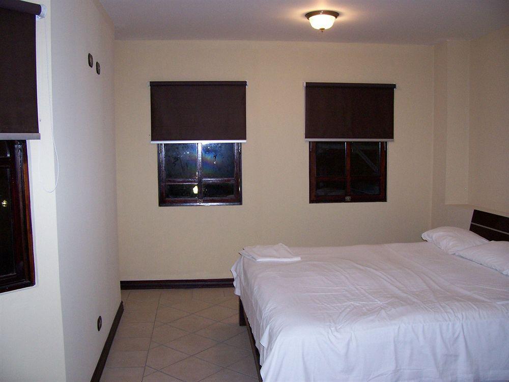 Alajuela Backpackers Airport Hostel Экстерьер фото